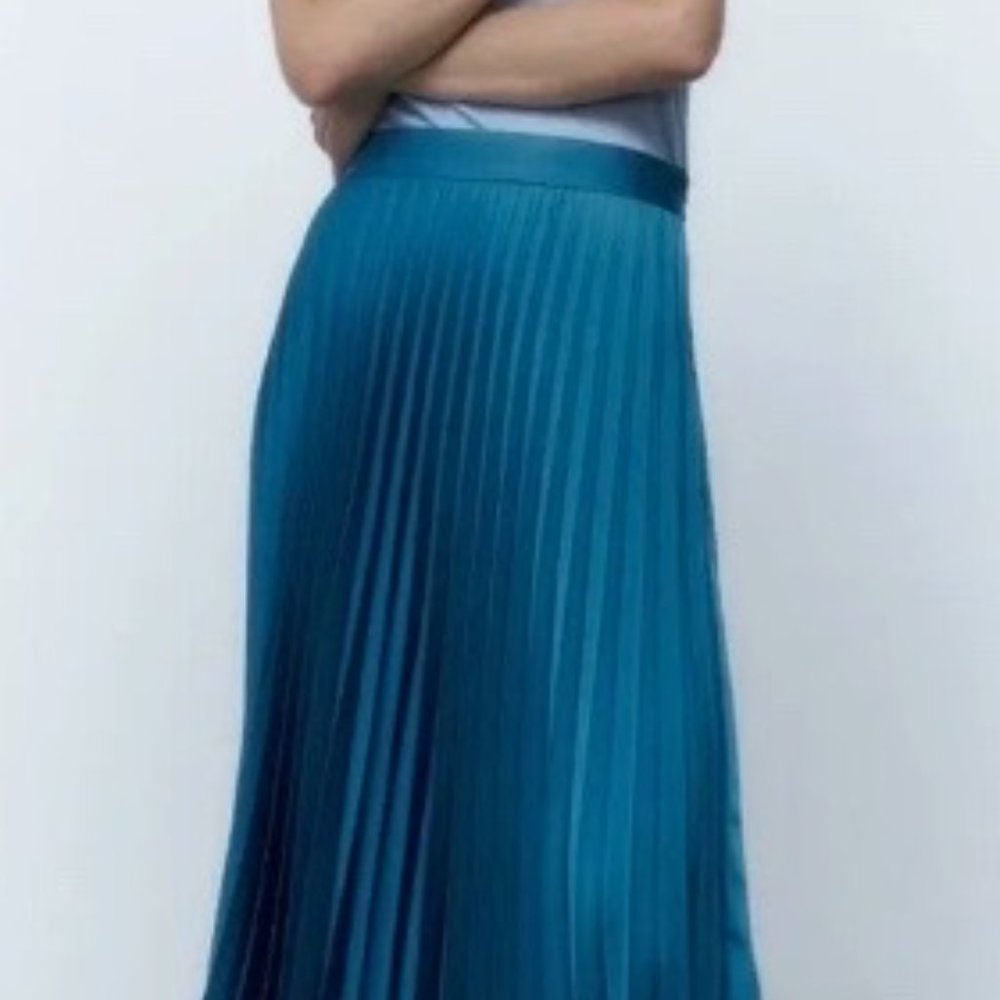 Zara pleated asymmetric skirt size M